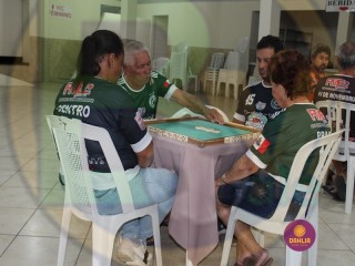 
<a style='margin-left: 5px;' class='btn btn-xs btn-social btn-facebook' href='https://www.facebook.com/sharer/sharer.php?u=https://www.boladovale.com.br/imgs/800-800-90/conteudo/fotos/1405/img5692.jpg' rel='popup' data-width='500' data-height='400'><i class='fa fa-facebook'></i>Compartilhar <span class='hidden-xs'>no Facebook</span>
</a> 
<a class='btn btn-default btn-xs' target='_blank' href='imgs/800-800-90/conteudo/fotos/1405/img5692.jpg'>
<span class='glyphicon glyphicon-cloud-download'></span> Salvar
</a> 
<span></span>