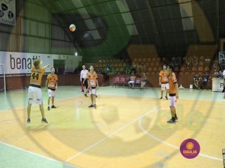 
<a style='margin-left: 5px;' class='btn btn-xs btn-social btn-facebook' href='https://www.facebook.com/sharer/sharer.php?u=https://www.boladovale.com.br/imgs/800-800-90/conteudo/fotos/1406/img1968.jpg' rel='popup' data-width='500' data-height='400'><i class='fa fa-facebook'></i>Compartilhar <span class='hidden-xs'>no Facebook</span>
</a> 
<a class='btn btn-default btn-xs' target='_blank' href='imgs/800-800-90/conteudo/fotos/1406/img1968.jpg'>
<span class='glyphicon glyphicon-cloud-download'></span> Salvar
</a> 
<span></span>