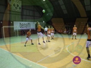
<a style='margin-left: 5px;' class='btn btn-xs btn-social btn-facebook' href='https://www.facebook.com/sharer/sharer.php?u=https://www.boladovale.com.br/imgs/800-800-90/conteudo/fotos/1406/img1973.jpg' rel='popup' data-width='500' data-height='400'><i class='fa fa-facebook'></i>Compartilhar <span class='hidden-xs'>no Facebook</span>
</a> 
<a class='btn btn-default btn-xs' target='_blank' href='imgs/800-800-90/conteudo/fotos/1406/img1973.jpg'>
<span class='glyphicon glyphicon-cloud-download'></span> Salvar
</a> 
<span></span>