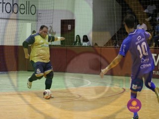 
<a style='margin-left: 5px;' class='btn btn-xs btn-social btn-facebook' href='https://www.facebook.com/sharer/sharer.php?u=https://www.boladovale.com.br/imgs/800-800-90/conteudo/fotos/1408/img2108.jpg' rel='popup' data-width='500' data-height='400'><i class='fa fa-facebook'></i>Compartilhar <span class='hidden-xs'>no Facebook</span>
</a> 
<a class='btn btn-default btn-xs' target='_blank' href='imgs/800-800-90/conteudo/fotos/1408/img2108.jpg'>
<span class='glyphicon glyphicon-cloud-download'></span> Salvar
</a> 
<span></span>