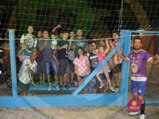 
<a style='margin-left: 5px;' class='btn btn-xs btn-social btn-facebook' href='https://www.facebook.com/sharer/sharer.php?u=https://www.boladovale.com.br/imgs/800-800-90/conteudo/fotos/1410/img2470.jpg' rel='popup' data-width='500' data-height='400'><i class='fa fa-facebook'></i>Compartilhar <span class='hidden-xs'>no Facebook</span>
</a> 
<a class='btn btn-default btn-xs' target='_blank' href='imgs/800-800-90/conteudo/fotos/1410/img2470.jpg'>
<span class='glyphicon glyphicon-cloud-download'></span> Salvar
</a> 
<span></span>