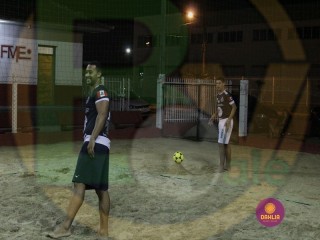 
<a style='margin-left: 5px;' class='btn btn-xs btn-social btn-facebook' href='https://www.facebook.com/sharer/sharer.php?u=https://www.boladovale.com.br/imgs/800-800-90/conteudo/fotos/1412/img5902.jpg' rel='popup' data-width='500' data-height='400'><i class='fa fa-facebook'></i>Compartilhar <span class='hidden-xs'>no Facebook</span>
</a> 
<a class='btn btn-default btn-xs' target='_blank' href='imgs/800-800-90/conteudo/fotos/1412/img5902.jpg'>
<span class='glyphicon glyphicon-cloud-download'></span> Salvar
</a> 
<span></span>