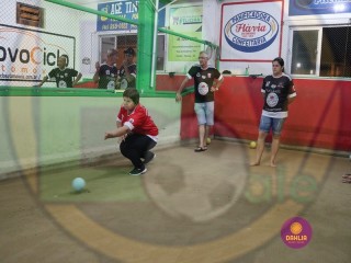 
<a style='margin-left: 5px;' class='btn btn-xs btn-social btn-facebook' href='https://www.facebook.com/sharer/sharer.php?u=https://www.boladovale.com.br/imgs/800-800-90/conteudo/fotos/1413/img2335.jpg' rel='popup' data-width='500' data-height='400'><i class='fa fa-facebook'></i>Compartilhar <span class='hidden-xs'>no Facebook</span>
</a> 
<a class='btn btn-default btn-xs' target='_blank' href='imgs/800-800-90/conteudo/fotos/1413/img2335.jpg'>
<span class='glyphicon glyphicon-cloud-download'></span> Salvar
</a> 
<span></span>