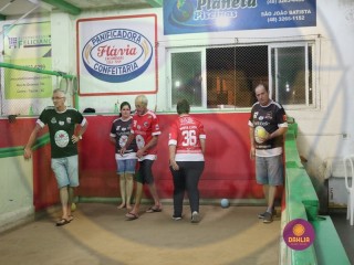 
<a style='margin-left: 5px;' class='btn btn-xs btn-social btn-facebook' href='https://www.facebook.com/sharer/sharer.php?u=https://www.boladovale.com.br/imgs/800-800-90/conteudo/fotos/1413/img2337.jpg' rel='popup' data-width='500' data-height='400'><i class='fa fa-facebook'></i>Compartilhar <span class='hidden-xs'>no Facebook</span>
</a> 
<a class='btn btn-default btn-xs' target='_blank' href='imgs/800-800-90/conteudo/fotos/1413/img2337.jpg'>
<span class='glyphicon glyphicon-cloud-download'></span> Salvar
</a> 
<span></span>
