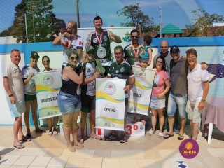 
<a style='margin-left: 5px;' class='btn btn-xs btn-social btn-facebook' href='https://www.facebook.com/sharer/sharer.php?u=https://www.boladovale.com.br/imgs/800-800-90/conteudo/fotos/1415/img2932.jpg' rel='popup' data-width='500' data-height='400'><i class='fa fa-facebook'></i>Compartilhar <span class='hidden-xs'>no Facebook</span>
</a> 
<a class='btn btn-default btn-xs' target='_blank' href='imgs/800-800-90/conteudo/fotos/1415/img2932.jpg'>
<span class='glyphicon glyphicon-cloud-download'></span> Salvar
</a> 
<span></span>