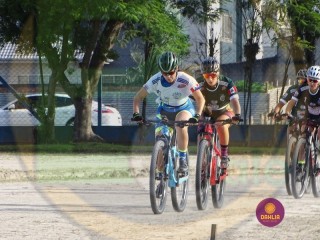 
<a style='margin-left: 5px;' class='btn btn-xs btn-social btn-facebook' href='https://www.facebook.com/sharer/sharer.php?u=https://www.boladovale.com.br/imgs/800-800-90/conteudo/fotos/1418/dsc01497.jpg' rel='popup' data-width='500' data-height='400'><i class='fa fa-facebook'></i>Compartilhar <span class='hidden-xs'>no Facebook</span>
</a> 
<a class='btn btn-default btn-xs' target='_blank' href='imgs/800-800-90/conteudo/fotos/1418/dsc01497.jpg'>
<span class='glyphicon glyphicon-cloud-download'></span> Salvar
</a> 
<span></span>