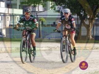 
<a style='margin-left: 5px;' class='btn btn-xs btn-social btn-facebook' href='https://www.facebook.com/sharer/sharer.php?u=https://www.boladovale.com.br/imgs/800-800-90/conteudo/fotos/1418/dsc01504.jpg' rel='popup' data-width='500' data-height='400'><i class='fa fa-facebook'></i>Compartilhar <span class='hidden-xs'>no Facebook</span>
</a> 
<a class='btn btn-default btn-xs' target='_blank' href='imgs/800-800-90/conteudo/fotos/1418/dsc01504.jpg'>
<span class='glyphicon glyphicon-cloud-download'></span> Salvar
</a> 
<span></span>