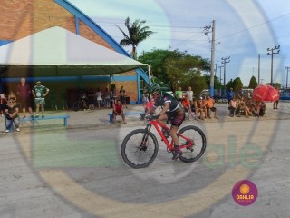 
<a style='margin-left: 5px;' class='btn btn-xs btn-social btn-facebook' href='https://www.facebook.com/sharer/sharer.php?u=https://www.boladovale.com.br/imgs/800-800-90/conteudo/fotos/1418/dsc01516.jpg' rel='popup' data-width='500' data-height='400'><i class='fa fa-facebook'></i>Compartilhar <span class='hidden-xs'>no Facebook</span>
</a> 
<a class='btn btn-default btn-xs' target='_blank' href='imgs/800-800-90/conteudo/fotos/1418/dsc01516.jpg'>
<span class='glyphicon glyphicon-cloud-download'></span> Salvar
</a> 
<span></span>