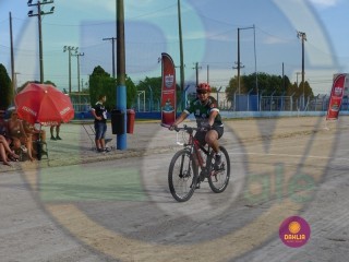 
<a style='margin-left: 5px;' class='btn btn-xs btn-social btn-facebook' href='https://www.facebook.com/sharer/sharer.php?u=https://www.boladovale.com.br/imgs/800-800-90/conteudo/fotos/1418/dsc01523.jpg' rel='popup' data-width='500' data-height='400'><i class='fa fa-facebook'></i>Compartilhar <span class='hidden-xs'>no Facebook</span>
</a> 
<a class='btn btn-default btn-xs' target='_blank' href='imgs/800-800-90/conteudo/fotos/1418/dsc01523.jpg'>
<span class='glyphicon glyphicon-cloud-download'></span> Salvar
</a> 
<span></span>