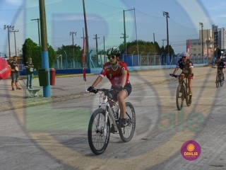 
<a style='margin-left: 5px;' class='btn btn-xs btn-social btn-facebook' href='https://www.facebook.com/sharer/sharer.php?u=https://www.boladovale.com.br/imgs/800-800-90/conteudo/fotos/1418/dsc01540.jpg' rel='popup' data-width='500' data-height='400'><i class='fa fa-facebook'></i>Compartilhar <span class='hidden-xs'>no Facebook</span>
</a> 
<a class='btn btn-default btn-xs' target='_blank' href='imgs/800-800-90/conteudo/fotos/1418/dsc01540.jpg'>
<span class='glyphicon glyphicon-cloud-download'></span> Salvar
</a> 
<span></span>