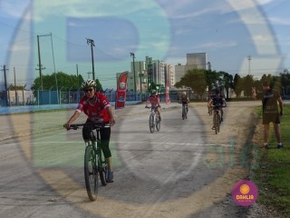 
<a style='margin-left: 5px;' class='btn btn-xs btn-social btn-facebook' href='https://www.facebook.com/sharer/sharer.php?u=https://www.boladovale.com.br/imgs/800-800-90/conteudo/fotos/1418/dsc01557.jpg' rel='popup' data-width='500' data-height='400'><i class='fa fa-facebook'></i>Compartilhar <span class='hidden-xs'>no Facebook</span>
</a> 
<a class='btn btn-default btn-xs' target='_blank' href='imgs/800-800-90/conteudo/fotos/1418/dsc01557.jpg'>
<span class='glyphicon glyphicon-cloud-download'></span> Salvar
</a> 
<span></span>