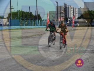 
<a style='margin-left: 5px;' class='btn btn-xs btn-social btn-facebook' href='https://www.facebook.com/sharer/sharer.php?u=https://www.boladovale.com.br/imgs/800-800-90/conteudo/fotos/1418/dsc01566.jpg' rel='popup' data-width='500' data-height='400'><i class='fa fa-facebook'></i>Compartilhar <span class='hidden-xs'>no Facebook</span>
</a> 
<a class='btn btn-default btn-xs' target='_blank' href='imgs/800-800-90/conteudo/fotos/1418/dsc01566.jpg'>
<span class='glyphicon glyphicon-cloud-download'></span> Salvar
</a> 
<span></span>