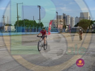 
<a style='margin-left: 5px;' class='btn btn-xs btn-social btn-facebook' href='https://www.facebook.com/sharer/sharer.php?u=https://www.boladovale.com.br/imgs/800-800-90/conteudo/fotos/1418/dsc01568.jpg' rel='popup' data-width='500' data-height='400'><i class='fa fa-facebook'></i>Compartilhar <span class='hidden-xs'>no Facebook</span>
</a> 
<a class='btn btn-default btn-xs' target='_blank' href='imgs/800-800-90/conteudo/fotos/1418/dsc01568.jpg'>
<span class='glyphicon glyphicon-cloud-download'></span> Salvar
</a> 
<span></span>