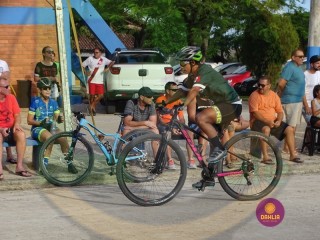 
<a style='margin-left: 5px;' class='btn btn-xs btn-social btn-facebook' href='https://www.facebook.com/sharer/sharer.php?u=https://www.boladovale.com.br/imgs/800-800-90/conteudo/fotos/1418/dsc01580.jpg' rel='popup' data-width='500' data-height='400'><i class='fa fa-facebook'></i>Compartilhar <span class='hidden-xs'>no Facebook</span>
</a> 
<a class='btn btn-default btn-xs' target='_blank' href='imgs/800-800-90/conteudo/fotos/1418/dsc01580.jpg'>
<span class='glyphicon glyphicon-cloud-download'></span> Salvar
</a> 
<span></span>