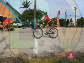 
<a style='margin-left: 5px;' class='btn btn-xs btn-social btn-facebook' href='https://www.facebook.com/sharer/sharer.php?u=https://www.boladovale.com.br/imgs/800-800-90/conteudo/fotos/1418/img3291.jpg' rel='popup' data-width='500' data-height='400'><i class='fa fa-facebook'></i>Compartilhar <span class='hidden-xs'>no Facebook</span>
</a> 
<a class='btn btn-default btn-xs' target='_blank' href='imgs/800-800-90/conteudo/fotos/1418/img3291.jpg'>
<span class='glyphicon glyphicon-cloud-download'></span> Salvar
</a> 
<span></span>