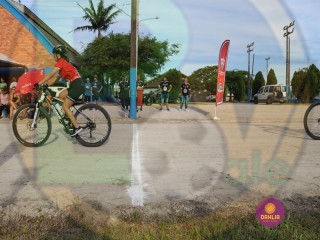 
<a style='margin-left: 5px;' class='btn btn-xs btn-social btn-facebook' href='https://www.facebook.com/sharer/sharer.php?u=https://www.boladovale.com.br/imgs/800-800-90/conteudo/fotos/1418/img3293.jpg' rel='popup' data-width='500' data-height='400'><i class='fa fa-facebook'></i>Compartilhar <span class='hidden-xs'>no Facebook</span>
</a> 
<a class='btn btn-default btn-xs' target='_blank' href='imgs/800-800-90/conteudo/fotos/1418/img3293.jpg'>
<span class='glyphicon glyphicon-cloud-download'></span> Salvar
</a> 
<span></span>