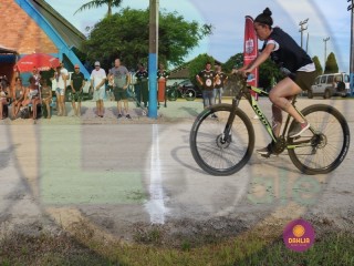 
<a style='margin-left: 5px;' class='btn btn-xs btn-social btn-facebook' href='https://www.facebook.com/sharer/sharer.php?u=https://www.boladovale.com.br/imgs/800-800-90/conteudo/fotos/1418/img3321.jpg' rel='popup' data-width='500' data-height='400'><i class='fa fa-facebook'></i>Compartilhar <span class='hidden-xs'>no Facebook</span>
</a> 
<a class='btn btn-default btn-xs' target='_blank' href='imgs/800-800-90/conteudo/fotos/1418/img3321.jpg'>
<span class='glyphicon glyphicon-cloud-download'></span> Salvar
</a> 
<span></span>