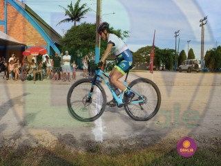 
<a style='margin-left: 5px;' class='btn btn-xs btn-social btn-facebook' href='https://www.facebook.com/sharer/sharer.php?u=https://www.boladovale.com.br/imgs/800-800-90/conteudo/fotos/1418/img3331.jpg' rel='popup' data-width='500' data-height='400'><i class='fa fa-facebook'></i>Compartilhar <span class='hidden-xs'>no Facebook</span>
</a> 
<a class='btn btn-default btn-xs' target='_blank' href='imgs/800-800-90/conteudo/fotos/1418/img3331.jpg'>
<span class='glyphicon glyphicon-cloud-download'></span> Salvar
</a> 
<span></span>