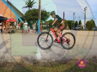 
<a style='margin-left: 5px;' class='btn btn-xs btn-social btn-facebook' href='https://www.facebook.com/sharer/sharer.php?u=https://www.boladovale.com.br/imgs/800-800-90/conteudo/fotos/1418/img3333.jpg' rel='popup' data-width='500' data-height='400'><i class='fa fa-facebook'></i>Compartilhar <span class='hidden-xs'>no Facebook</span>
</a> 
<a class='btn btn-default btn-xs' target='_blank' href='imgs/800-800-90/conteudo/fotos/1418/img3333.jpg'>
<span class='glyphicon glyphicon-cloud-download'></span> Salvar
</a> 
<span></span>