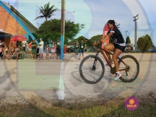 
<a style='margin-left: 5px;' class='btn btn-xs btn-social btn-facebook' href='https://www.facebook.com/sharer/sharer.php?u=https://www.boladovale.com.br/imgs/800-800-90/conteudo/fotos/1418/img3351.jpg' rel='popup' data-width='500' data-height='400'><i class='fa fa-facebook'></i>Compartilhar <span class='hidden-xs'>no Facebook</span>
</a> 
<a class='btn btn-default btn-xs' target='_blank' href='imgs/800-800-90/conteudo/fotos/1418/img3351.jpg'>
<span class='glyphicon glyphicon-cloud-download'></span> Salvar
</a> 
<span></span>
