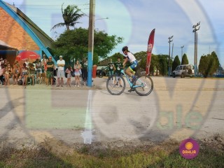 
<a style='margin-left: 5px;' class='btn btn-xs btn-social btn-facebook' href='https://www.facebook.com/sharer/sharer.php?u=https://www.boladovale.com.br/imgs/800-800-90/conteudo/fotos/1418/img3356.jpg' rel='popup' data-width='500' data-height='400'><i class='fa fa-facebook'></i>Compartilhar <span class='hidden-xs'>no Facebook</span>
</a> 
<a class='btn btn-default btn-xs' target='_blank' href='imgs/800-800-90/conteudo/fotos/1418/img3356.jpg'>
<span class='glyphicon glyphicon-cloud-download'></span> Salvar
</a> 
<span></span>
