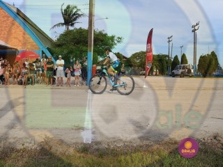 
<a style='margin-left: 5px;' class='btn btn-xs btn-social btn-facebook' href='https://www.facebook.com/sharer/sharer.php?u=https://www.boladovale.com.br/imgs/800-800-90/conteudo/fotos/1418/img3357.jpg' rel='popup' data-width='500' data-height='400'><i class='fa fa-facebook'></i>Compartilhar <span class='hidden-xs'>no Facebook</span>
</a> 
<a class='btn btn-default btn-xs' target='_blank' href='imgs/800-800-90/conteudo/fotos/1418/img3357.jpg'>
<span class='glyphicon glyphicon-cloud-download'></span> Salvar
</a> 
<span></span>