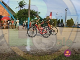 
<a style='margin-left: 5px;' class='btn btn-xs btn-social btn-facebook' href='https://www.facebook.com/sharer/sharer.php?u=https://www.boladovale.com.br/imgs/800-800-90/conteudo/fotos/1418/img3362.jpg' rel='popup' data-width='500' data-height='400'><i class='fa fa-facebook'></i>Compartilhar <span class='hidden-xs'>no Facebook</span>
</a> 
<a class='btn btn-default btn-xs' target='_blank' href='imgs/800-800-90/conteudo/fotos/1418/img3362.jpg'>
<span class='glyphicon glyphicon-cloud-download'></span> Salvar
</a> 
<span></span>