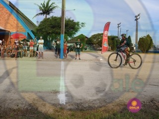 
<a style='margin-left: 5px;' class='btn btn-xs btn-social btn-facebook' href='https://www.facebook.com/sharer/sharer.php?u=https://www.boladovale.com.br/imgs/800-800-90/conteudo/fotos/1418/img3371.jpg' rel='popup' data-width='500' data-height='400'><i class='fa fa-facebook'></i>Compartilhar <span class='hidden-xs'>no Facebook</span>
</a> 
<a class='btn btn-default btn-xs' target='_blank' href='imgs/800-800-90/conteudo/fotos/1418/img3371.jpg'>
<span class='glyphicon glyphicon-cloud-download'></span> Salvar
</a> 
<span></span>