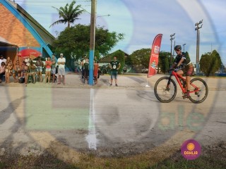 
<a style='margin-left: 5px;' class='btn btn-xs btn-social btn-facebook' href='https://www.facebook.com/sharer/sharer.php?u=https://www.boladovale.com.br/imgs/800-800-90/conteudo/fotos/1418/img3373.jpg' rel='popup' data-width='500' data-height='400'><i class='fa fa-facebook'></i>Compartilhar <span class='hidden-xs'>no Facebook</span>
</a> 
<a class='btn btn-default btn-xs' target='_blank' href='imgs/800-800-90/conteudo/fotos/1418/img3373.jpg'>
<span class='glyphicon glyphicon-cloud-download'></span> Salvar
</a> 
<span></span>