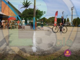 
<a style='margin-left: 5px;' class='btn btn-xs btn-social btn-facebook' href='https://www.facebook.com/sharer/sharer.php?u=https://www.boladovale.com.br/imgs/800-800-90/conteudo/fotos/1418/img3376.jpg' rel='popup' data-width='500' data-height='400'><i class='fa fa-facebook'></i>Compartilhar <span class='hidden-xs'>no Facebook</span>
</a> 
<a class='btn btn-default btn-xs' target='_blank' href='imgs/800-800-90/conteudo/fotos/1418/img3376.jpg'>
<span class='glyphicon glyphicon-cloud-download'></span> Salvar
</a> 
<span></span>