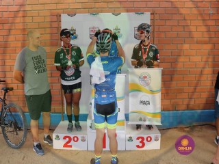 
<a style='margin-left: 5px;' class='btn btn-xs btn-social btn-facebook' href='https://www.facebook.com/sharer/sharer.php?u=https://www.boladovale.com.br/imgs/800-800-90/conteudo/fotos/1418/img3513.jpg' rel='popup' data-width='500' data-height='400'><i class='fa fa-facebook'></i>Compartilhar <span class='hidden-xs'>no Facebook</span>
</a> 
<a class='btn btn-default btn-xs' target='_blank' href='imgs/800-800-90/conteudo/fotos/1418/img3513.jpg'>
<span class='glyphicon glyphicon-cloud-download'></span> Salvar
</a> 
<span></span>