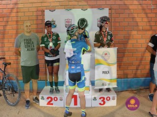 
<a style='margin-left: 5px;' class='btn btn-xs btn-social btn-facebook' href='https://www.facebook.com/sharer/sharer.php?u=https://www.boladovale.com.br/imgs/800-800-90/conteudo/fotos/1418/img3514.jpg' rel='popup' data-width='500' data-height='400'><i class='fa fa-facebook'></i>Compartilhar <span class='hidden-xs'>no Facebook</span>
</a> 
<a class='btn btn-default btn-xs' target='_blank' href='imgs/800-800-90/conteudo/fotos/1418/img3514.jpg'>
<span class='glyphicon glyphicon-cloud-download'></span> Salvar
</a> 
<span></span>