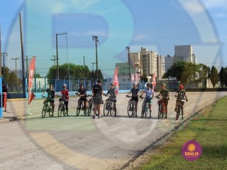 
<a style='margin-left: 5px;' class='btn btn-xs btn-social btn-facebook' href='https://www.facebook.com/sharer/sharer.php?u=https://www.boladovale.com.br/imgs/800-800-90/conteudo/fotos/1418/img6170.jpg' rel='popup' data-width='500' data-height='400'><i class='fa fa-facebook'></i>Compartilhar <span class='hidden-xs'>no Facebook</span>
</a> 
<a class='btn btn-default btn-xs' target='_blank' href='imgs/800-800-90/conteudo/fotos/1418/img6170.jpg'>
<span class='glyphicon glyphicon-cloud-download'></span> Salvar
</a> 
<span></span>