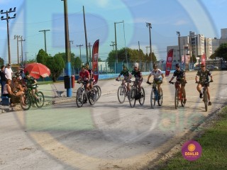 
<a style='margin-left: 5px;' class='btn btn-xs btn-social btn-facebook' href='https://www.facebook.com/sharer/sharer.php?u=https://www.boladovale.com.br/imgs/800-800-90/conteudo/fotos/1418/img6179.jpg' rel='popup' data-width='500' data-height='400'><i class='fa fa-facebook'></i>Compartilhar <span class='hidden-xs'>no Facebook</span>
</a> 
<a class='btn btn-default btn-xs' target='_blank' href='imgs/800-800-90/conteudo/fotos/1418/img6179.jpg'>
<span class='glyphicon glyphicon-cloud-download'></span> Salvar
</a> 
<span></span>