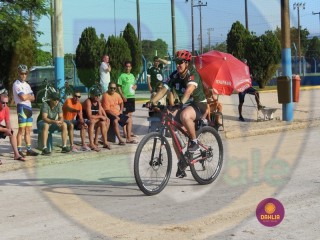 
<a style='margin-left: 5px;' class='btn btn-xs btn-social btn-facebook' href='https://www.facebook.com/sharer/sharer.php?u=https://www.boladovale.com.br/imgs/800-800-90/conteudo/fotos/1418/img6207.jpg' rel='popup' data-width='500' data-height='400'><i class='fa fa-facebook'></i>Compartilhar <span class='hidden-xs'>no Facebook</span>
</a> 
<a class='btn btn-default btn-xs' target='_blank' href='imgs/800-800-90/conteudo/fotos/1418/img6207.jpg'>
<span class='glyphicon glyphicon-cloud-download'></span> Salvar
</a> 
<span></span>