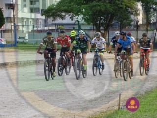 
<a style='margin-left: 5px;' class='btn btn-xs btn-social btn-facebook' href='https://www.facebook.com/sharer/sharer.php?u=https://www.boladovale.com.br/imgs/800-800-90/conteudo/fotos/1419/dsc01602.jpg' rel='popup' data-width='500' data-height='400'><i class='fa fa-facebook'></i>Compartilhar <span class='hidden-xs'>no Facebook</span>
</a> 
<a class='btn btn-default btn-xs' target='_blank' href='imgs/800-800-90/conteudo/fotos/1419/dsc01602.jpg'>
<span class='glyphicon glyphicon-cloud-download'></span> Salvar
</a> 
<span></span>