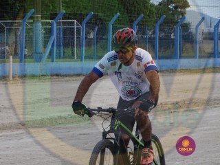 
<a style='margin-left: 5px;' class='btn btn-xs btn-social btn-facebook' href='https://www.facebook.com/sharer/sharer.php?u=https://www.boladovale.com.br/imgs/800-800-90/conteudo/fotos/1419/dsc01624.jpg' rel='popup' data-width='500' data-height='400'><i class='fa fa-facebook'></i>Compartilhar <span class='hidden-xs'>no Facebook</span>
</a> 
<a class='btn btn-default btn-xs' target='_blank' href='imgs/800-800-90/conteudo/fotos/1419/dsc01624.jpg'>
<span class='glyphicon glyphicon-cloud-download'></span> Salvar
</a> 
<span></span>