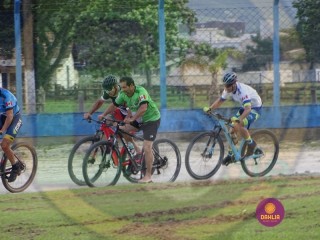 
<a style='margin-left: 5px;' class='btn btn-xs btn-social btn-facebook' href='https://www.facebook.com/sharer/sharer.php?u=https://www.boladovale.com.br/imgs/800-800-90/conteudo/fotos/1419/dsc01632.jpg' rel='popup' data-width='500' data-height='400'><i class='fa fa-facebook'></i>Compartilhar <span class='hidden-xs'>no Facebook</span>
</a> 
<a class='btn btn-default btn-xs' target='_blank' href='imgs/800-800-90/conteudo/fotos/1419/dsc01632.jpg'>
<span class='glyphicon glyphicon-cloud-download'></span> Salvar
</a> 
<span></span>