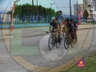 
<a style='margin-left: 5px;' class='btn btn-xs btn-social btn-facebook' href='https://www.facebook.com/sharer/sharer.php?u=https://www.boladovale.com.br/imgs/800-800-90/conteudo/fotos/1419/dsc01644.jpg' rel='popup' data-width='500' data-height='400'><i class='fa fa-facebook'></i>Compartilhar <span class='hidden-xs'>no Facebook</span>
</a> 
<a class='btn btn-default btn-xs' target='_blank' href='imgs/800-800-90/conteudo/fotos/1419/dsc01644.jpg'>
<span class='glyphicon glyphicon-cloud-download'></span> Salvar
</a> 
<span></span>
