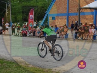 
<a style='margin-left: 5px;' class='btn btn-xs btn-social btn-facebook' href='https://www.facebook.com/sharer/sharer.php?u=https://www.boladovale.com.br/imgs/800-800-90/conteudo/fotos/1419/dsc01648.jpg' rel='popup' data-width='500' data-height='400'><i class='fa fa-facebook'></i>Compartilhar <span class='hidden-xs'>no Facebook</span>
</a> 
<a class='btn btn-default btn-xs' target='_blank' href='imgs/800-800-90/conteudo/fotos/1419/dsc01648.jpg'>
<span class='glyphicon glyphicon-cloud-download'></span> Salvar
</a> 
<span></span>