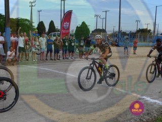 
<a style='margin-left: 5px;' class='btn btn-xs btn-social btn-facebook' href='https://www.facebook.com/sharer/sharer.php?u=https://www.boladovale.com.br/imgs/800-800-90/conteudo/fotos/1419/dsc01670.jpg' rel='popup' data-width='500' data-height='400'><i class='fa fa-facebook'></i>Compartilhar <span class='hidden-xs'>no Facebook</span>
</a> 
<a class='btn btn-default btn-xs' target='_blank' href='imgs/800-800-90/conteudo/fotos/1419/dsc01670.jpg'>
<span class='glyphicon glyphicon-cloud-download'></span> Salvar
</a> 
<span></span>