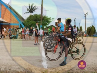 
<a style='margin-left: 5px;' class='btn btn-xs btn-social btn-facebook' href='https://www.facebook.com/sharer/sharer.php?u=https://www.boladovale.com.br/imgs/800-800-90/conteudo/fotos/1419/img3384.jpg' rel='popup' data-width='500' data-height='400'><i class='fa fa-facebook'></i>Compartilhar <span class='hidden-xs'>no Facebook</span>
</a> 
<a class='btn btn-default btn-xs' target='_blank' href='imgs/800-800-90/conteudo/fotos/1419/img3384.jpg'>
<span class='glyphicon glyphicon-cloud-download'></span> Salvar
</a> 
<span></span>