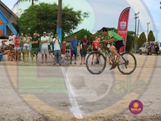 
<a style='margin-left: 5px;' class='btn btn-xs btn-social btn-facebook' href='https://www.facebook.com/sharer/sharer.php?u=https://www.boladovale.com.br/imgs/800-800-90/conteudo/fotos/1419/img3390.jpg' rel='popup' data-width='500' data-height='400'><i class='fa fa-facebook'></i>Compartilhar <span class='hidden-xs'>no Facebook</span>
</a> 
<a class='btn btn-default btn-xs' target='_blank' href='imgs/800-800-90/conteudo/fotos/1419/img3390.jpg'>
<span class='glyphicon glyphicon-cloud-download'></span> Salvar
</a> 
<span></span>