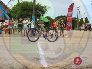 
<a style='margin-left: 5px;' class='btn btn-xs btn-social btn-facebook' href='https://www.facebook.com/sharer/sharer.php?u=https://www.boladovale.com.br/imgs/800-800-90/conteudo/fotos/1419/img3391.jpg' rel='popup' data-width='500' data-height='400'><i class='fa fa-facebook'></i>Compartilhar <span class='hidden-xs'>no Facebook</span>
</a> 
<a class='btn btn-default btn-xs' target='_blank' href='imgs/800-800-90/conteudo/fotos/1419/img3391.jpg'>
<span class='glyphicon glyphicon-cloud-download'></span> Salvar
</a> 
<span></span>