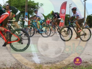 
<a style='margin-left: 5px;' class='btn btn-xs btn-social btn-facebook' href='https://www.facebook.com/sharer/sharer.php?u=https://www.boladovale.com.br/imgs/800-800-90/conteudo/fotos/1419/img3402.jpg' rel='popup' data-width='500' data-height='400'><i class='fa fa-facebook'></i>Compartilhar <span class='hidden-xs'>no Facebook</span>
</a> 
<a class='btn btn-default btn-xs' target='_blank' href='imgs/800-800-90/conteudo/fotos/1419/img3402.jpg'>
<span class='glyphicon glyphicon-cloud-download'></span> Salvar
</a> 
<span></span>
