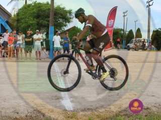
<a style='margin-left: 5px;' class='btn btn-xs btn-social btn-facebook' href='https://www.facebook.com/sharer/sharer.php?u=https://www.boladovale.com.br/imgs/800-800-90/conteudo/fotos/1419/img3405.jpg' rel='popup' data-width='500' data-height='400'><i class='fa fa-facebook'></i>Compartilhar <span class='hidden-xs'>no Facebook</span>
</a> 
<a class='btn btn-default btn-xs' target='_blank' href='imgs/800-800-90/conteudo/fotos/1419/img3405.jpg'>
<span class='glyphicon glyphicon-cloud-download'></span> Salvar
</a> 
<span></span>
