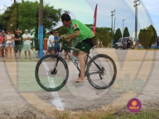 
<a style='margin-left: 5px;' class='btn btn-xs btn-social btn-facebook' href='https://www.facebook.com/sharer/sharer.php?u=https://www.boladovale.com.br/imgs/800-800-90/conteudo/fotos/1419/img3417.jpg' rel='popup' data-width='500' data-height='400'><i class='fa fa-facebook'></i>Compartilhar <span class='hidden-xs'>no Facebook</span>
</a> 
<a class='btn btn-default btn-xs' target='_blank' href='imgs/800-800-90/conteudo/fotos/1419/img3417.jpg'>
<span class='glyphicon glyphicon-cloud-download'></span> Salvar
</a> 
<span></span>
