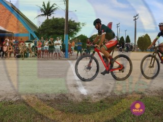 
<a style='margin-left: 5px;' class='btn btn-xs btn-social btn-facebook' href='https://www.facebook.com/sharer/sharer.php?u=https://www.boladovale.com.br/imgs/800-800-90/conteudo/fotos/1419/img3448.jpg' rel='popup' data-width='500' data-height='400'><i class='fa fa-facebook'></i>Compartilhar <span class='hidden-xs'>no Facebook</span>
</a> 
<a class='btn btn-default btn-xs' target='_blank' href='imgs/800-800-90/conteudo/fotos/1419/img3448.jpg'>
<span class='glyphicon glyphicon-cloud-download'></span> Salvar
</a> 
<span></span>