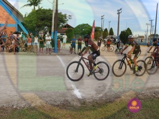 
<a style='margin-left: 5px;' class='btn btn-xs btn-social btn-facebook' href='https://www.facebook.com/sharer/sharer.php?u=https://www.boladovale.com.br/imgs/800-800-90/conteudo/fotos/1419/img3459.jpg' rel='popup' data-width='500' data-height='400'><i class='fa fa-facebook'></i>Compartilhar <span class='hidden-xs'>no Facebook</span>
</a> 
<a class='btn btn-default btn-xs' target='_blank' href='imgs/800-800-90/conteudo/fotos/1419/img3459.jpg'>
<span class='glyphicon glyphicon-cloud-download'></span> Salvar
</a> 
<span></span>