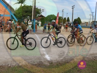 
<a style='margin-left: 5px;' class='btn btn-xs btn-social btn-facebook' href='https://www.facebook.com/sharer/sharer.php?u=https://www.boladovale.com.br/imgs/800-800-90/conteudo/fotos/1419/img3461.jpg' rel='popup' data-width='500' data-height='400'><i class='fa fa-facebook'></i>Compartilhar <span class='hidden-xs'>no Facebook</span>
</a> 
<a class='btn btn-default btn-xs' target='_blank' href='imgs/800-800-90/conteudo/fotos/1419/img3461.jpg'>
<span class='glyphicon glyphicon-cloud-download'></span> Salvar
</a> 
<span></span>